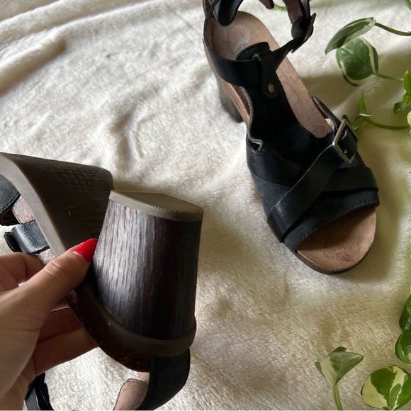 Dansko Black Women's Sandals - Picture 7 of 8